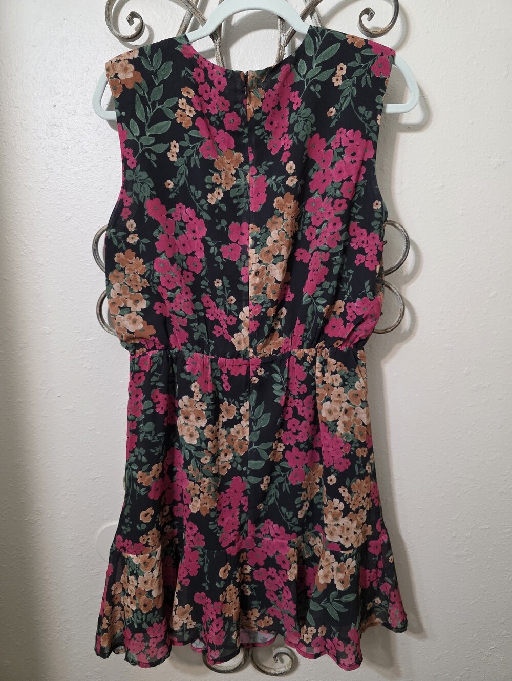 THML Dress - Picture 5 of 5